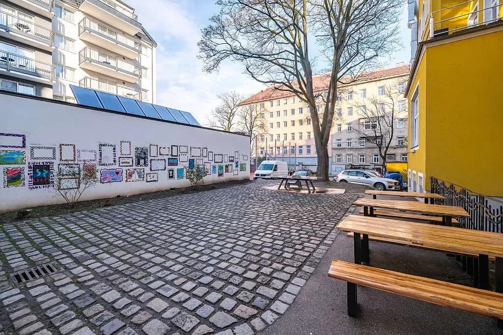 Gewerbeimmobilie mieten in Wien – 1 779 m², € 9 – Bild 4 von 10