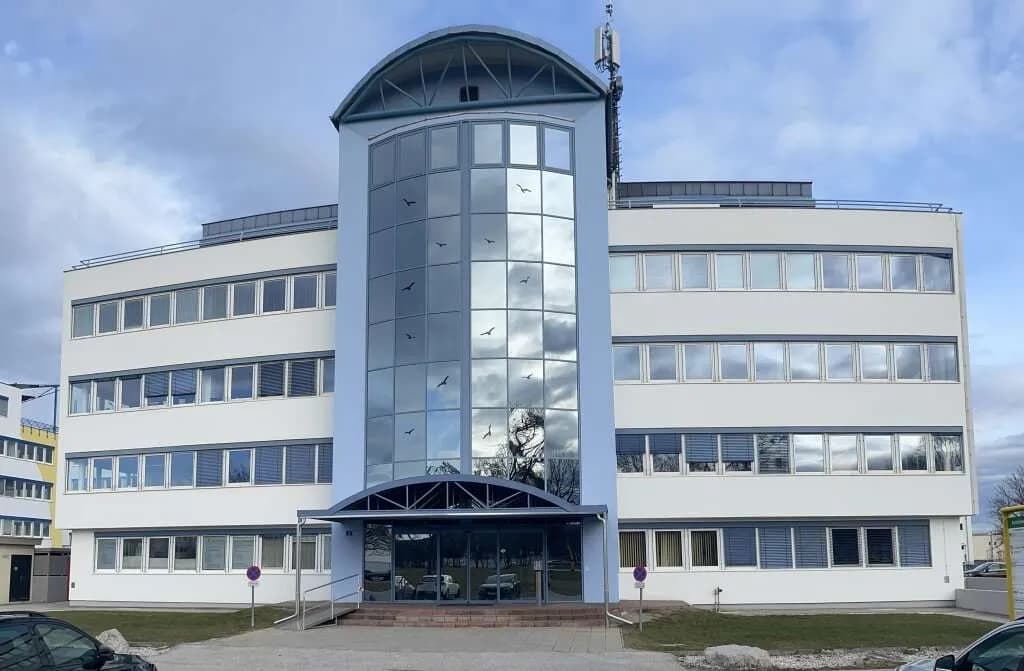 10-Zimmer-Gewerbeimmobilie mieten in Baden – 369 m², € 5.280