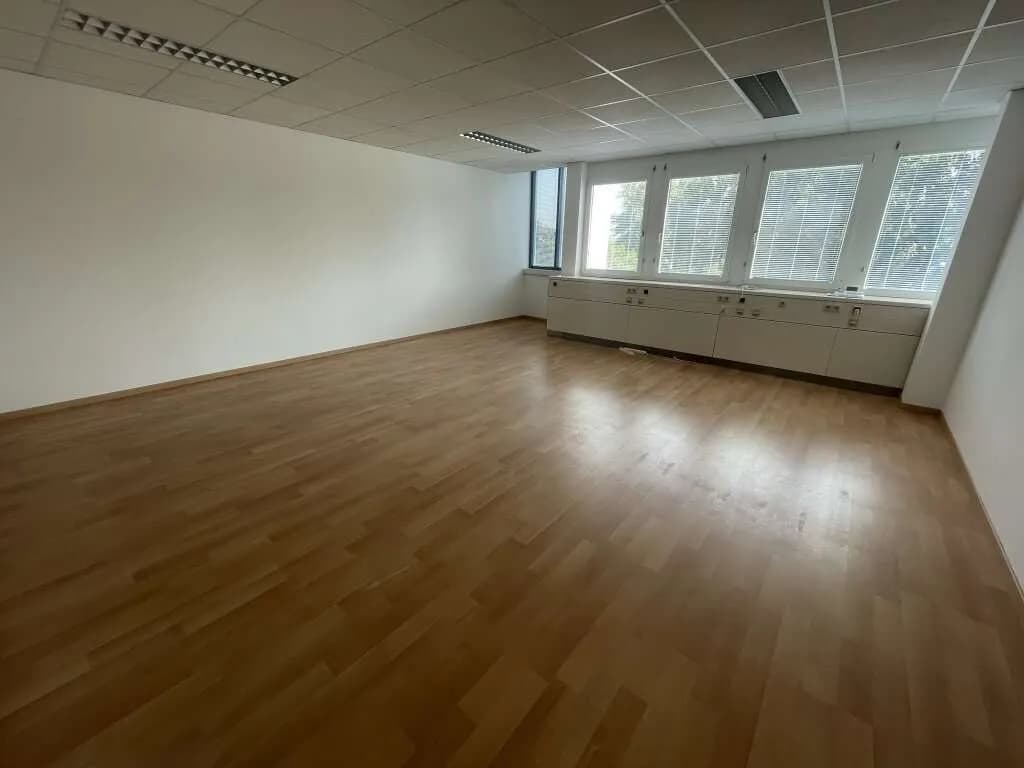 10-Zimmer-Gewerbeimmobilie mieten in Baden – 369 m², € 5.280 – Bild 10 von 14
