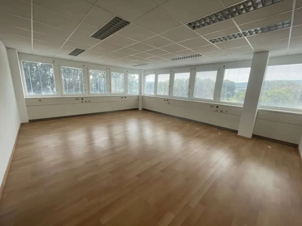 10-Zimmer-Gewerbeimmobilie mieten in Baden – 369 m², € 5.280 – Bild 11 von 14