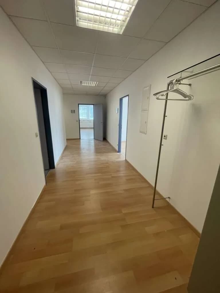 10-Zimmer-Gewerbeimmobilie mieten in Baden – 369 m², € 5.280 – Bild 13 von 14