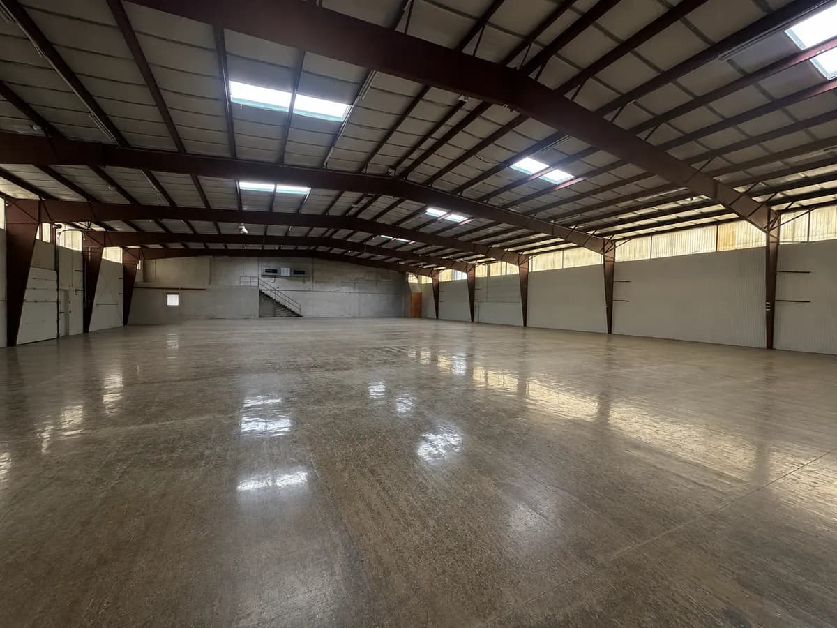 Gewerbeimmobilie mieten in Gänserndorf – 1 800 m²