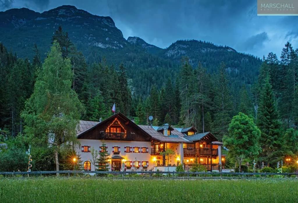 17-Zimmer-Wohnung kaufen in Reutte – 1 000 m², € 5.900.000