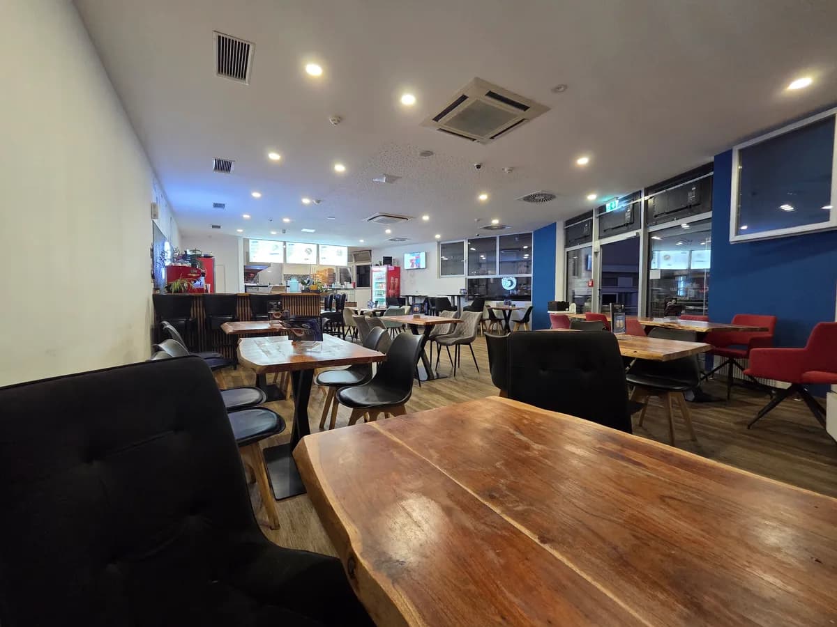 Gewerbeimmobilie mieten in Wels – 140 m², € 3.240