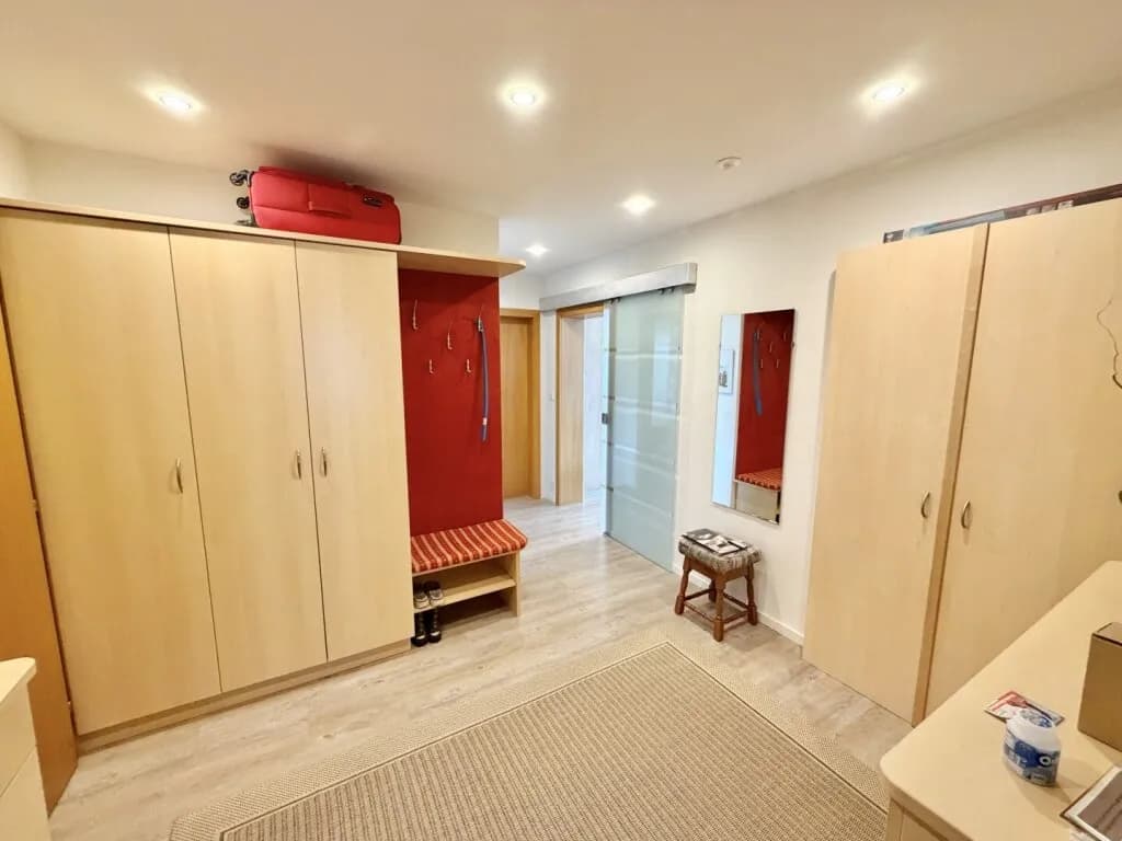 8-Zimmer-Gewerbeimmobilie kaufen in Vöcklabruck – 198,2 m², € 495.000 – Bild 4 von 13