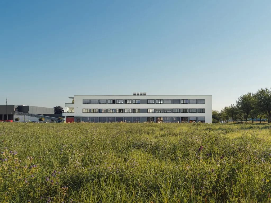 12-Zimmer-Gewerbeimmobilie mieten in Linz Land – 470 m², € 6.486 – Bild 3 von 10