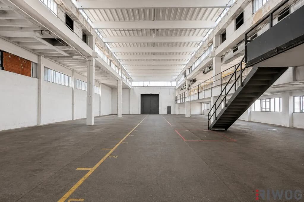 Gewerbeimmobilie mieten in Linz – 1 618 m², € 8.325