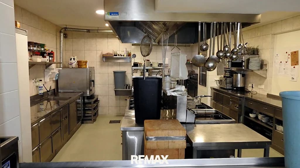 Gewerbeimmobilie mieten in Bruck-Mürzzuschlag – 350 m², € 4.833 – Bild 15 von 24