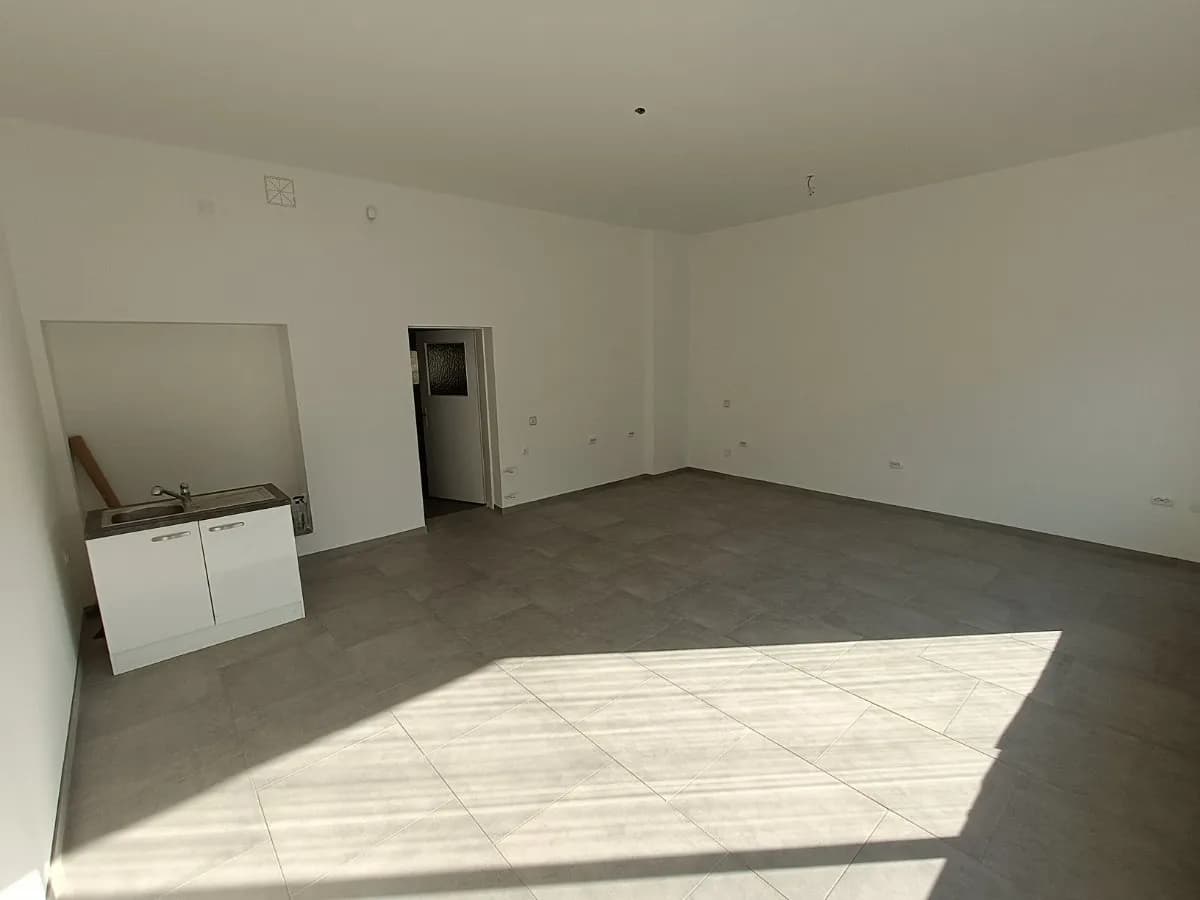 Gewerbeimmobilie mieten in Bruck-Mürzzuschlag – 60 m², € 700 – Bild 2 von 5