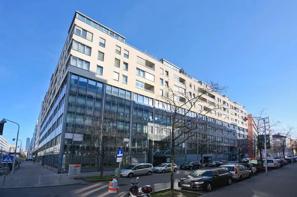 Gewerbeimmobilie mieten in Wien – 1 991 m², € 13