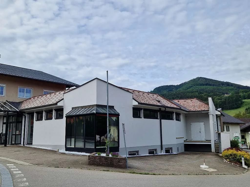 Gewerbeimmobilie mieten in Vöcklabruck – 407 m², € 2.000