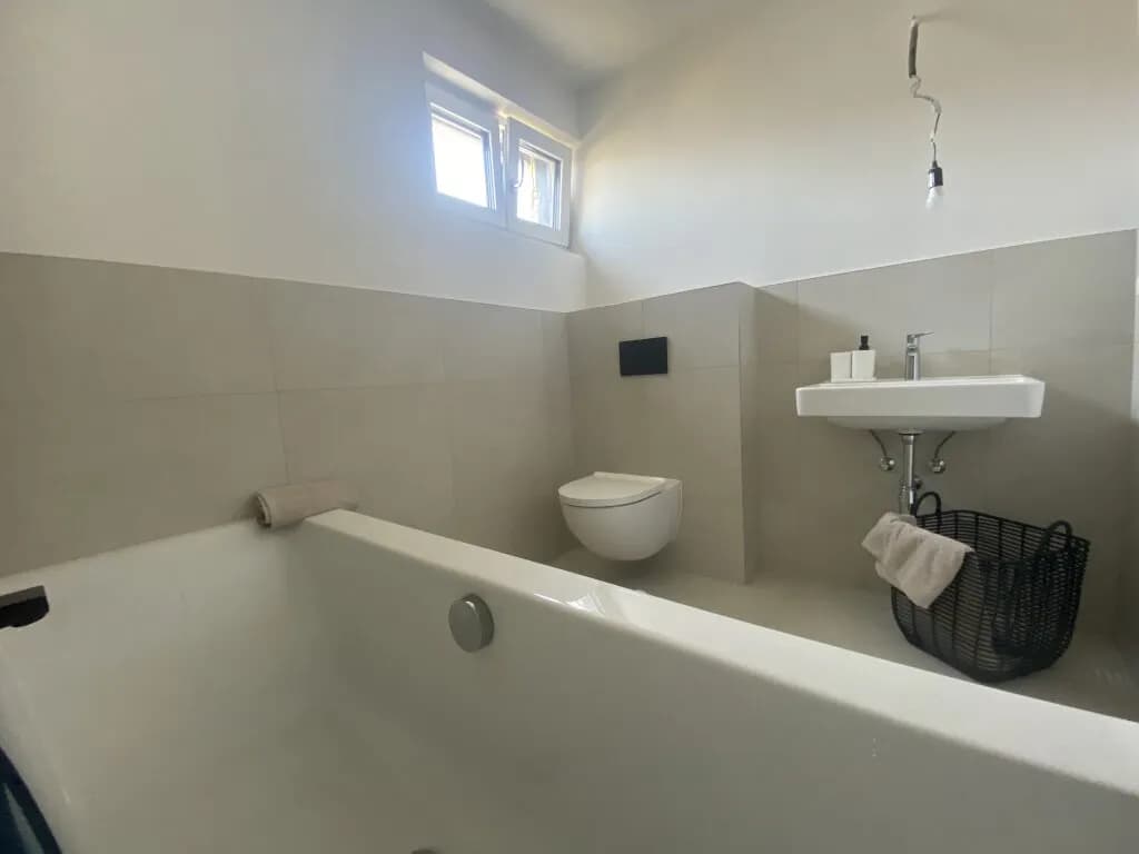4-Zimmer-Haus mieten in Baden – 110 m², € 1.896 – Bild 10 von 16