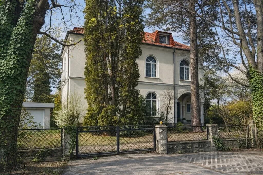 8-Zimmer-Immobilie kaufen in Baden – 2 069 m², € 1.600.000 – Bild 3 von 26