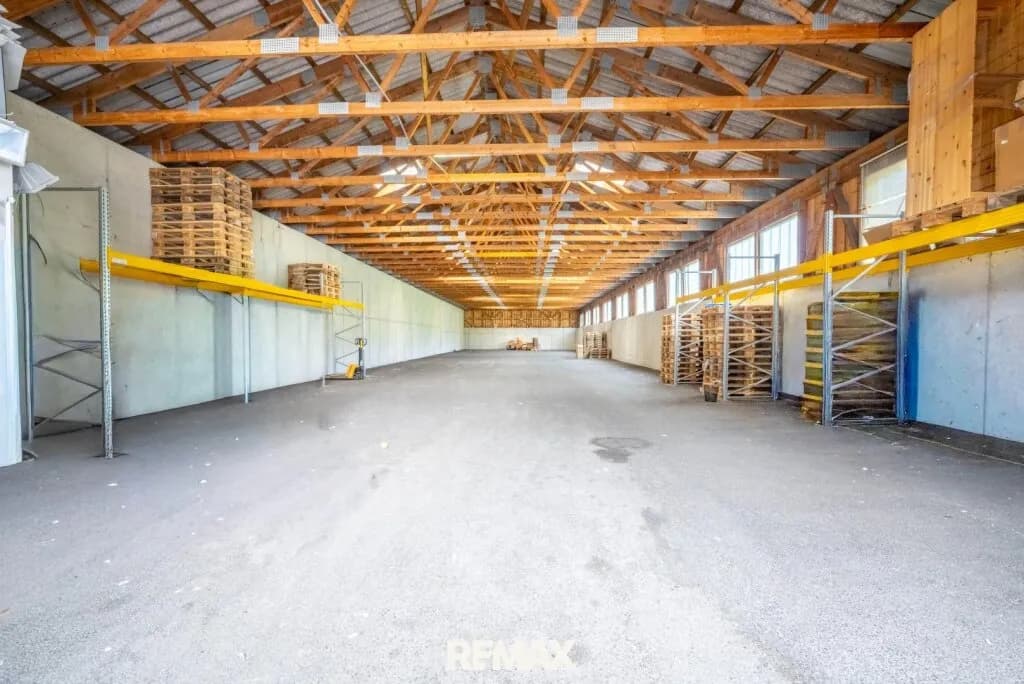 Gewerbeimmobilie mieten in Salzburg-Umgebung – 577 m², € 2.490