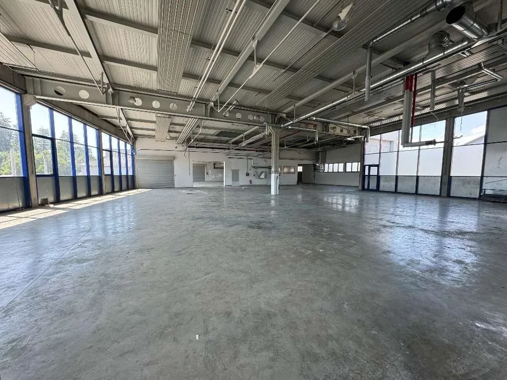 Gewerbeimmobilie mieten in Klagenfurt Land – 1 500 m²