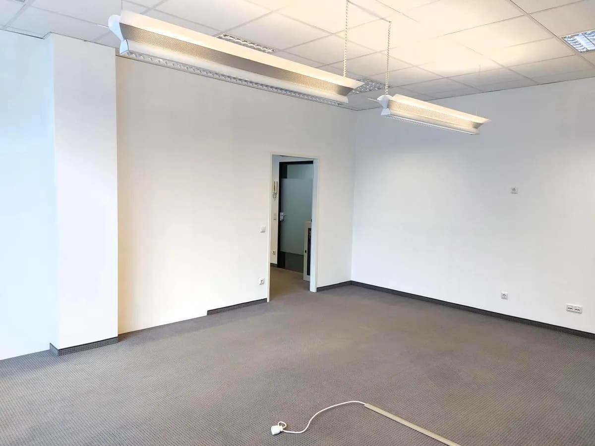 3-Zimmer-Gewerbeimmobilie mieten in Wels – 93 m², € 1.437 – Bild 2 von 8