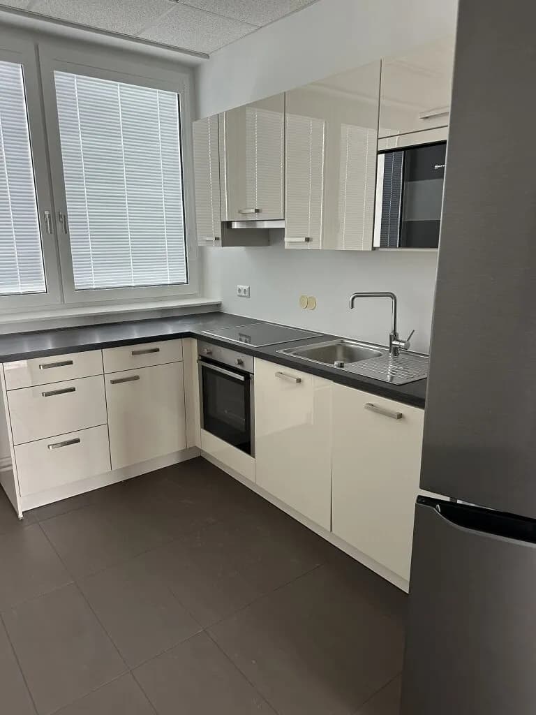 6-Zimmer-Gewerbeimmobilie mieten in Wien – 225 m², € 4.008 – Bild 6 von 14