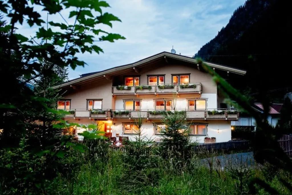 16-Zimmer-Gewerbeimmobilie kaufen in Schwaz – 312 m², € 2.700.000 – Bild 2 von 19