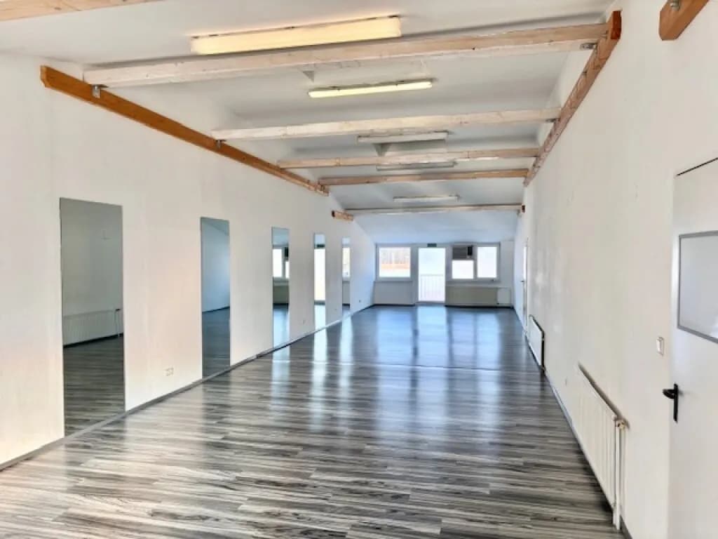 Gewerbeimmobilie mieten in Wels – 100 m², € 792