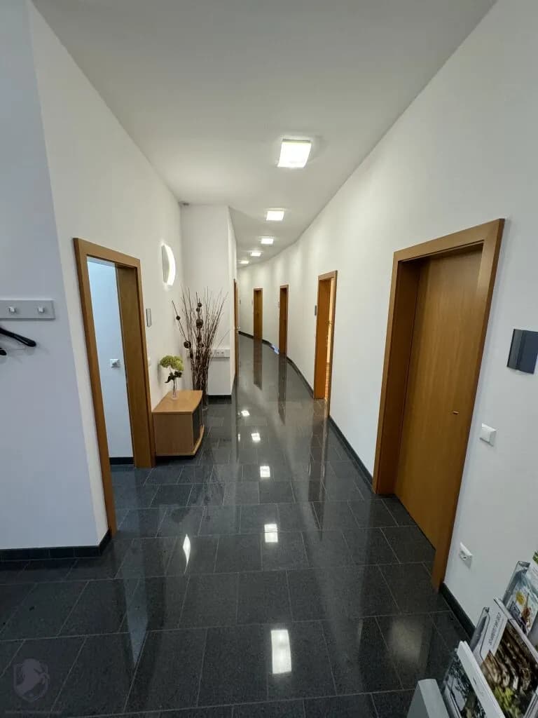 8-Zimmer-Gewerbeimmobilie kaufen in Korneuburg – 320 m², € 1.300.000 – Bild 14 von 32