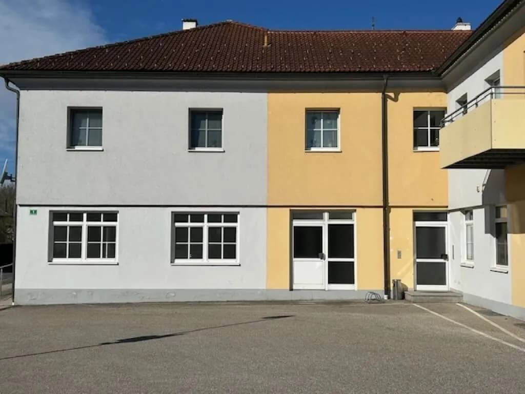 3-Zimmer-Gewerbeimmobilie mieten in Perg – 75,6 m², € 663