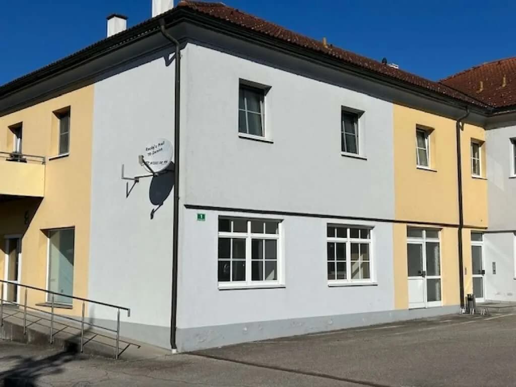 3-Zimmer-Gewerbeimmobilie mieten in Perg – 75,6 m², € 663 – Bild 2 von 9