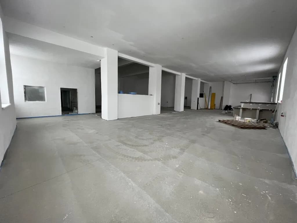 Gewerbeimmobilie mieten in Wiener Neustadt Land – 388 m², € 3.119