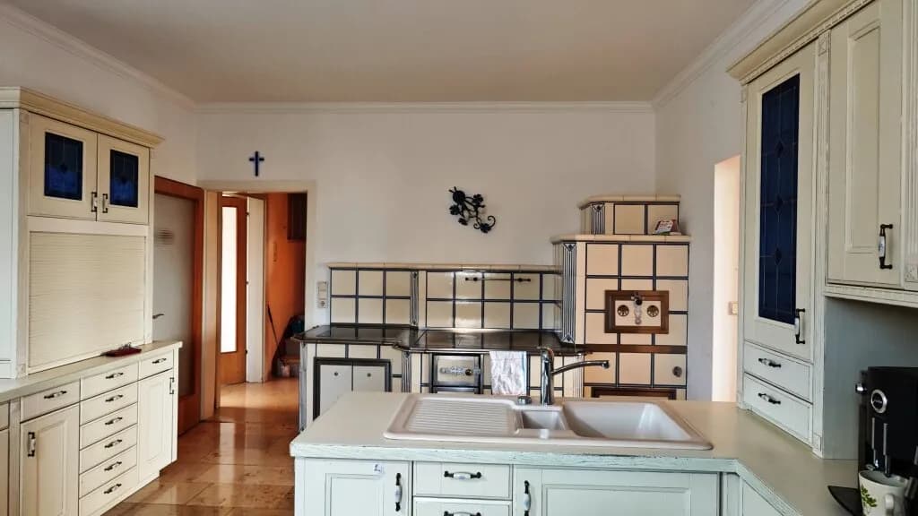 5-Zimmer-Haus mieten in Neunkirchen – 168 m², € 1.500 – Bild 2 von 23