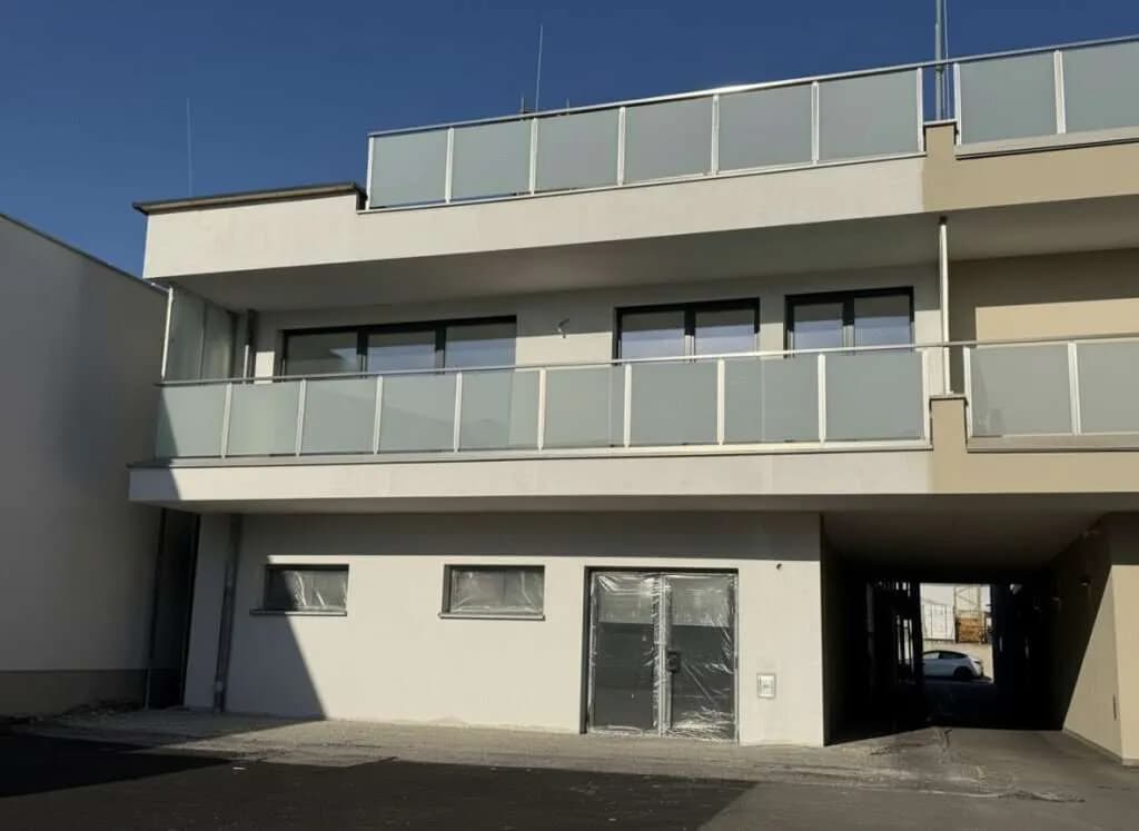 10-Zimmer-Gewerbeimmobilie mieten in Linz – 440 m², € 5.050 – Bild 3 von 15