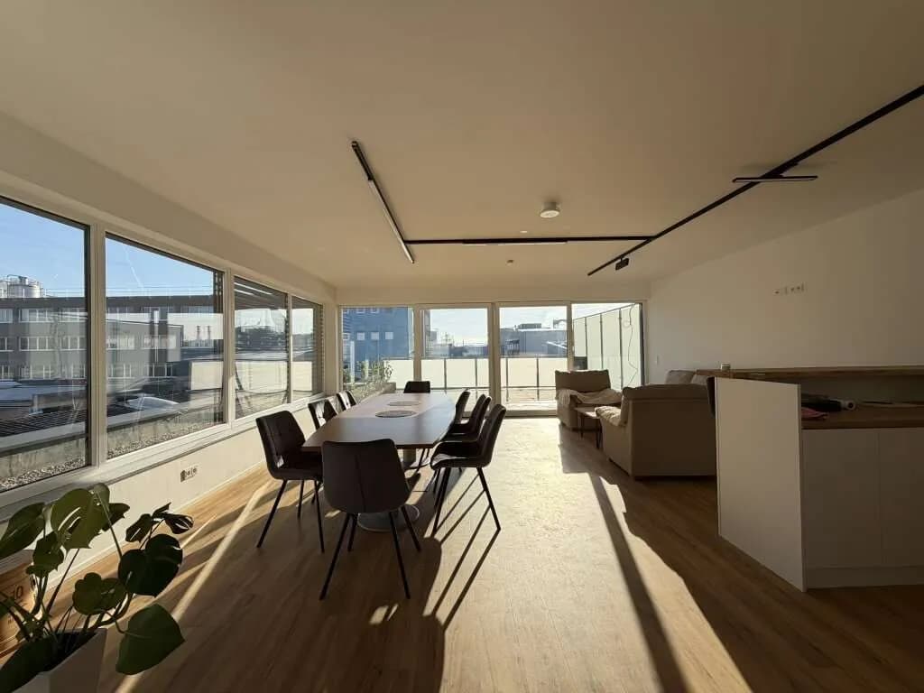 10-Zimmer-Gewerbeimmobilie mieten in Linz – 440 m², € 5.050 – Bild 5 von 15