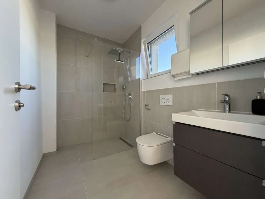10-Zimmer-Gewerbeimmobilie mieten in Linz – 440 m², € 5.050 – Bild 9 von 15