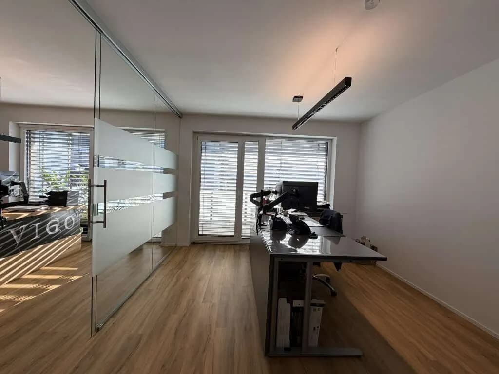 10-Zimmer-Gewerbeimmobilie mieten in Linz – 440 m², € 5.050 – Bild 12 von 15