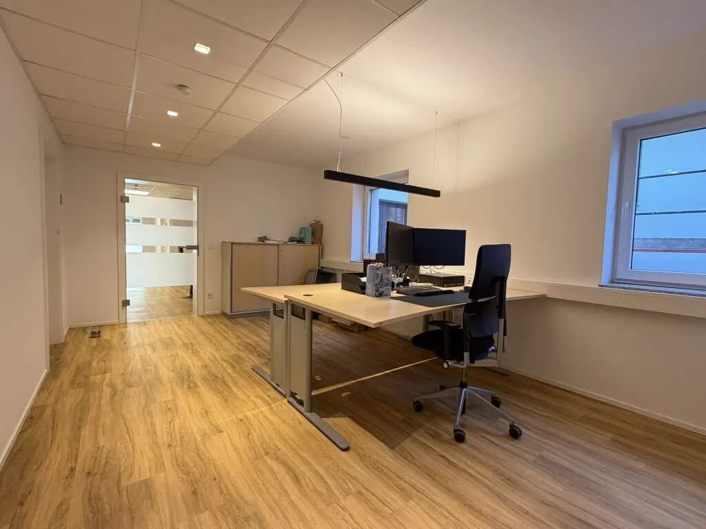 10-Zimmer-Gewerbeimmobilie mieten in Linz – 440 m², € 5.050 – Bild 13 von 15