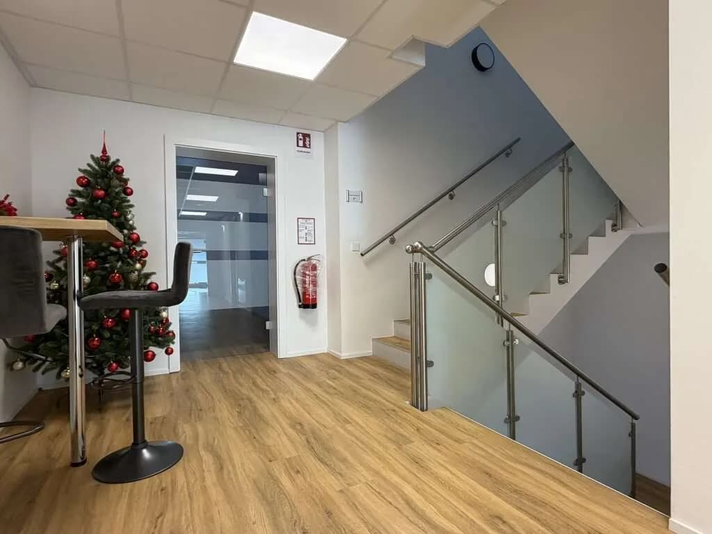 10-Zimmer-Gewerbeimmobilie mieten in Linz – 440 m², € 5.050 – Bild 14 von 15