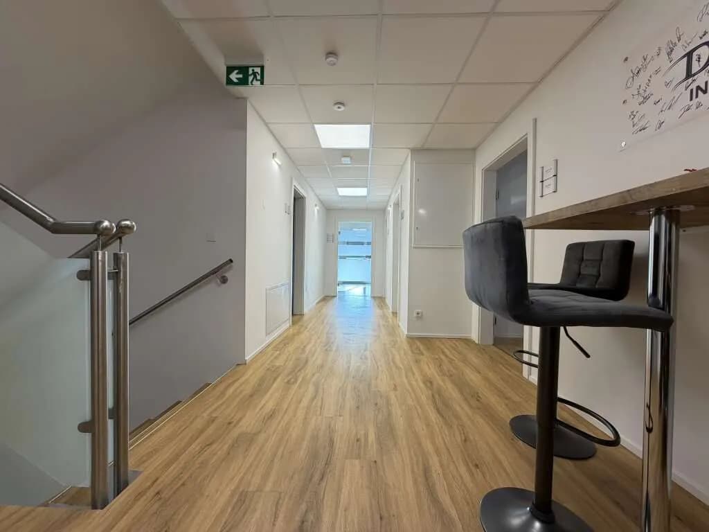 10-Zimmer-Gewerbeimmobilie mieten in Linz – 440 m², € 5.050 – Bild 15 von 15