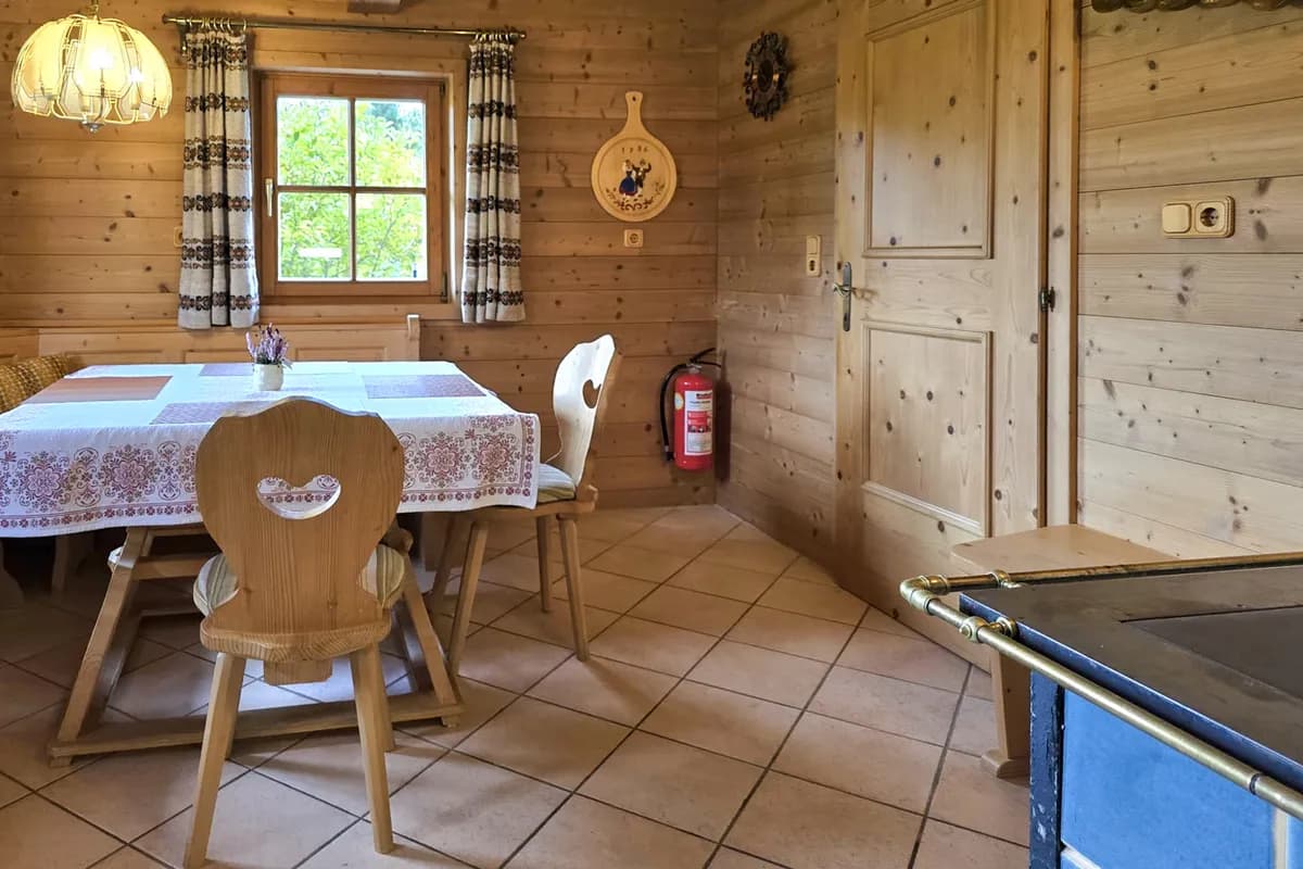 6-Zimmer-Wohnung mieten in Kitzbühel – 144 m², € 2.900 – Bild 8 von 12
