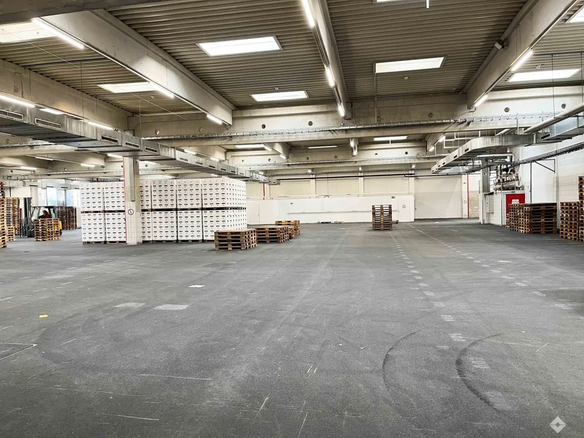Gewerbeimmobilie mieten in Salzburg Stadt – 10 355 m², € 73.370 – Bild 2 von 9