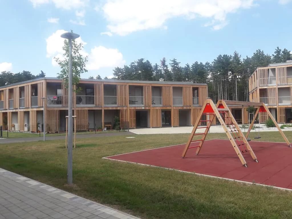 2-Zimmer-Wohnung mieten in Neunkirchen – 62 m², € 817 – Bild 2 von 5