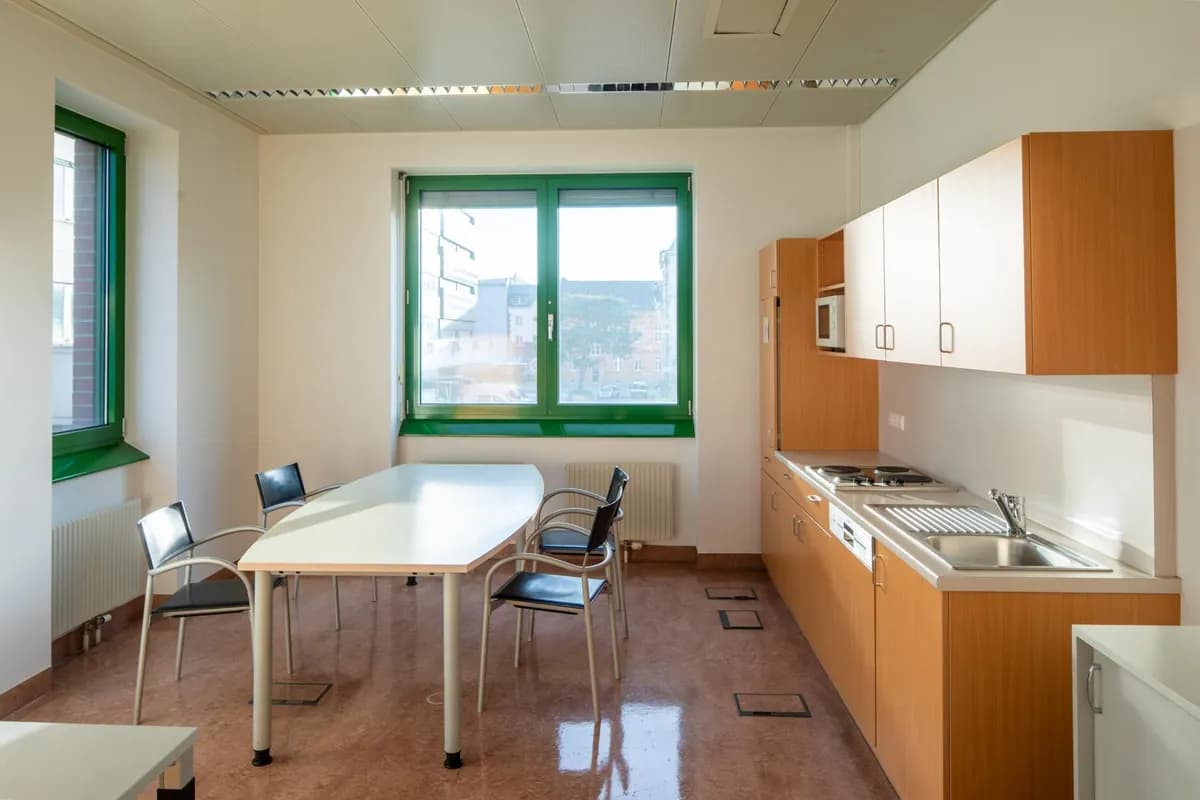 8-Zimmer-Gewerbeimmobilie mieten in Wien – 253 m², € 3.066 – Bild 3 von 5