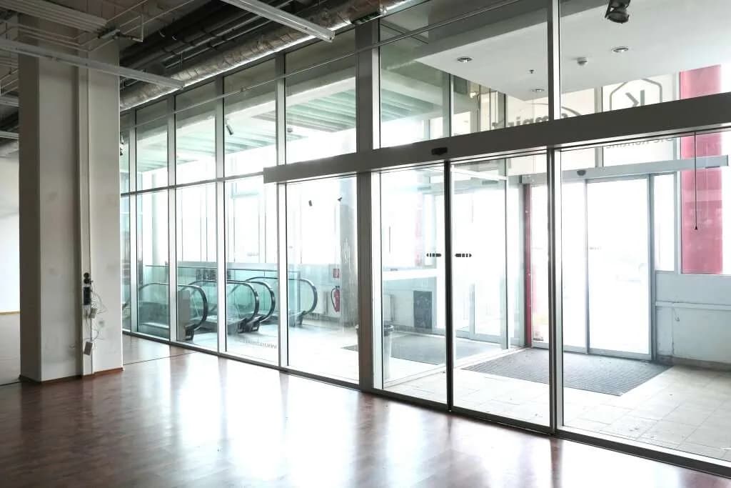 Gewerbeimmobilie mieten in Salzburg-Umgebung – 333 m², € 5.929