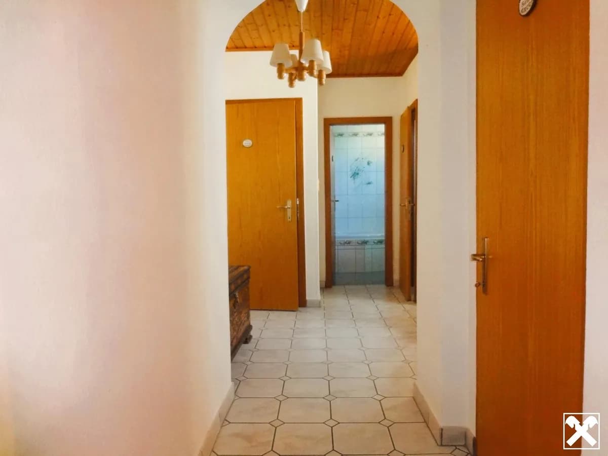 7-Zimmer-Gewerbeimmobilie kaufen in Neunkirchen – 170 m², € 329.000 – Bild 4 von 22