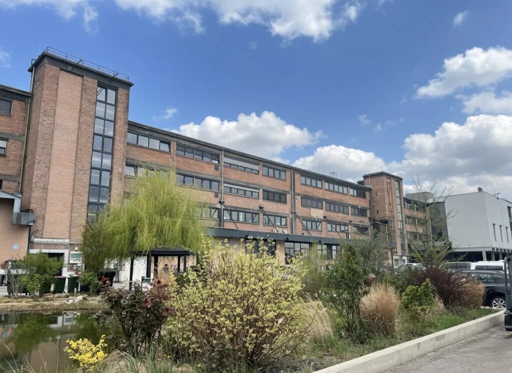 Gewerbeimmobilie mieten in Baden – 693 m², € 6.895