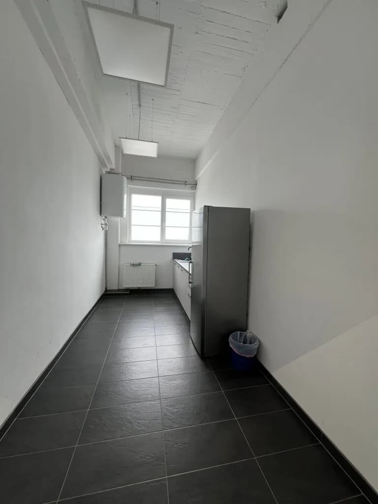 Gewerbeimmobilie mieten in Baden – 693 m², € 6.895 – Bild 7 von 11