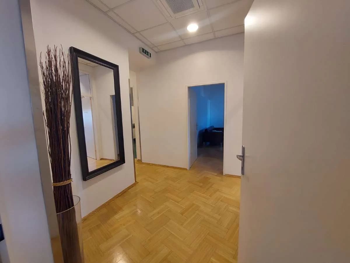 7-Zimmer-Gewerbeimmobilie mieten in Graz – 204 m², € 11 – Bild 3 von 12