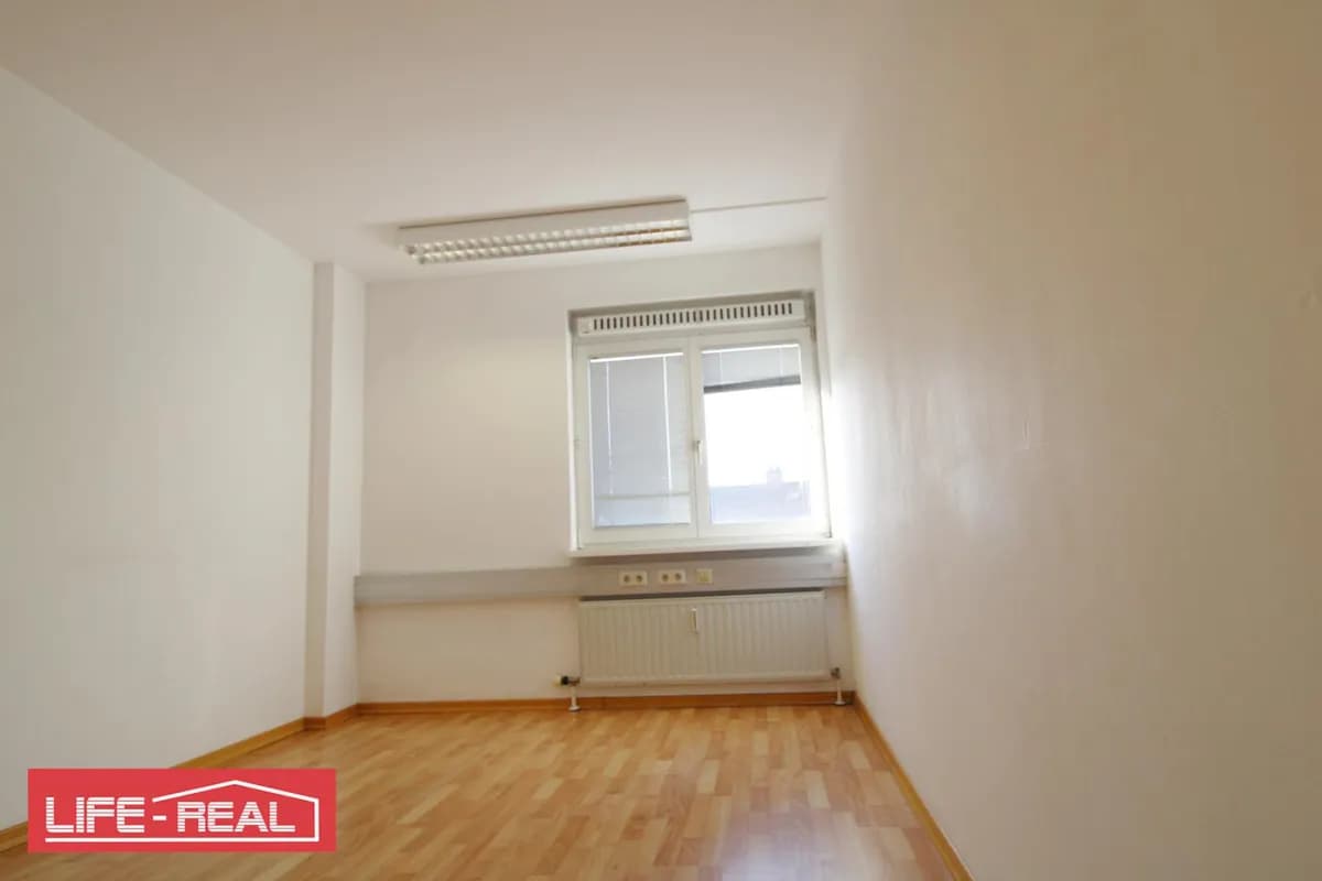 1-Zimmer-Gewerbeimmobilie mieten in Linz – 14 m², € 290 – Bild 1 von 7
