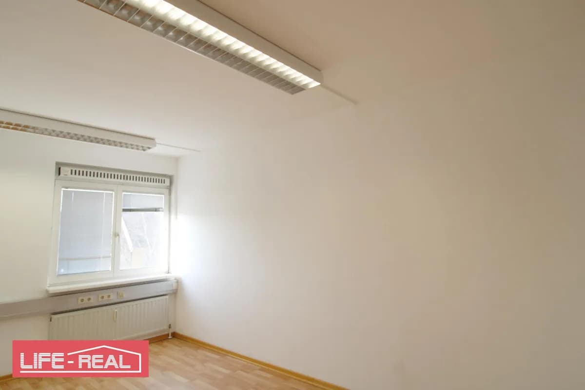 1-Zimmer-Gewerbeimmobilie mieten in Linz – 14 m², € 290 – Bild 2 von 7