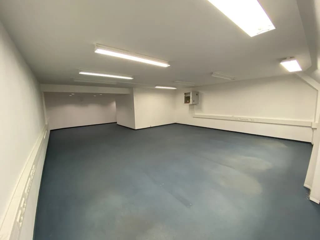 1-Zimmer-Gewerbeimmobilie mieten in Linz – 47 m², € 777 – Bild 9 von 12