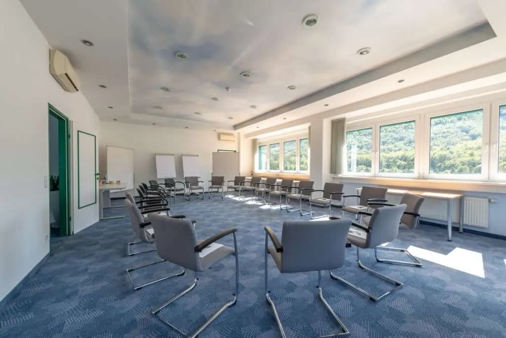 Gewerbeimmobilie mieten in Gmunden – 1 230 m², € 9.840 – Bild 2 von 17