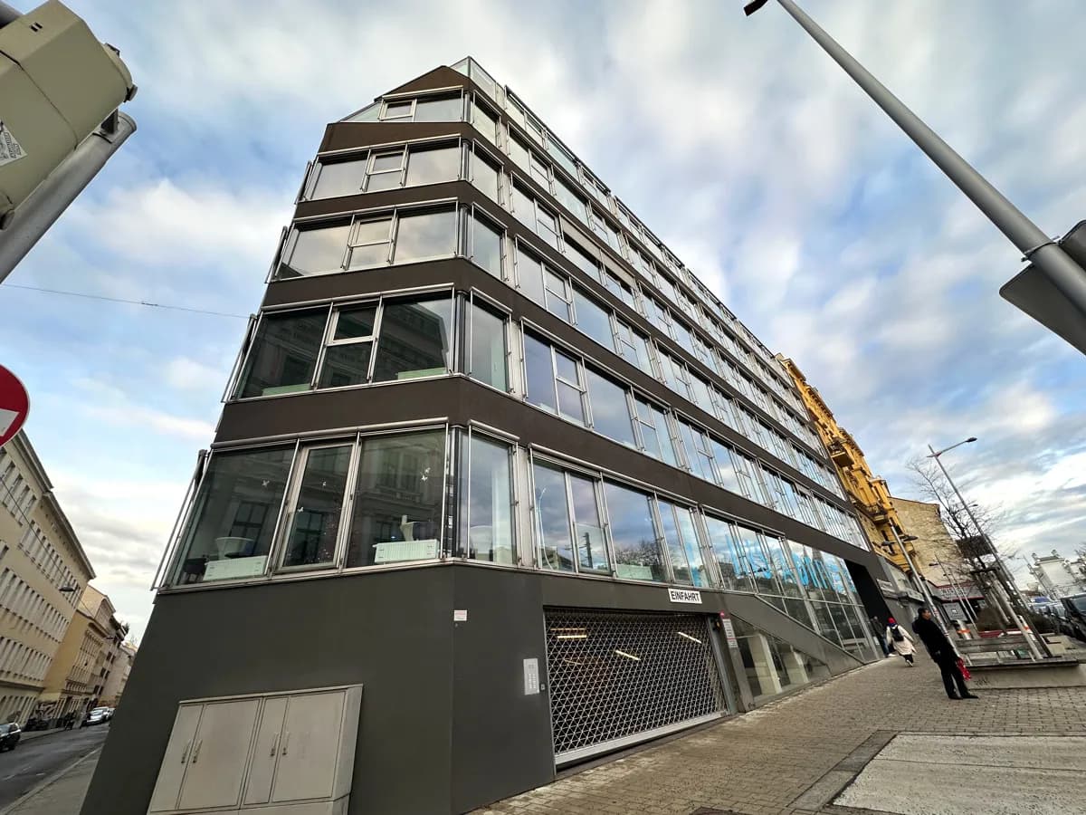 Gewerbeimmobilie mieten in Wien – 144 m², € 16