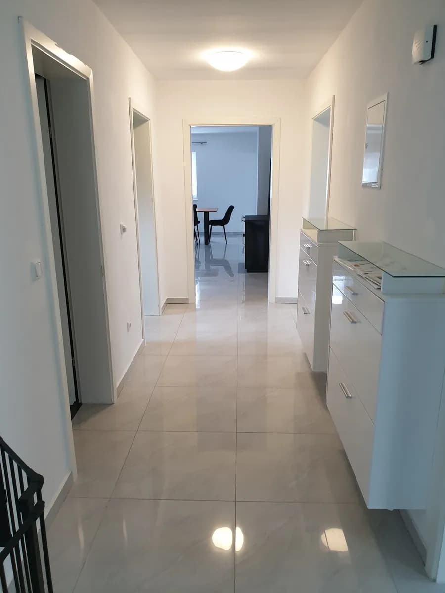 4-Zimmer-Wohnung mieten in Vöcklabruck – 180 m², € 1.500 – Bild 5 von 31